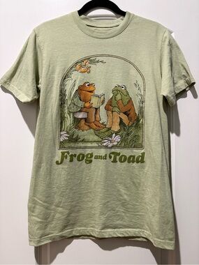 Frog and Toad Graphic Tee Size Medium Sage Green Book Lover Cottagecore